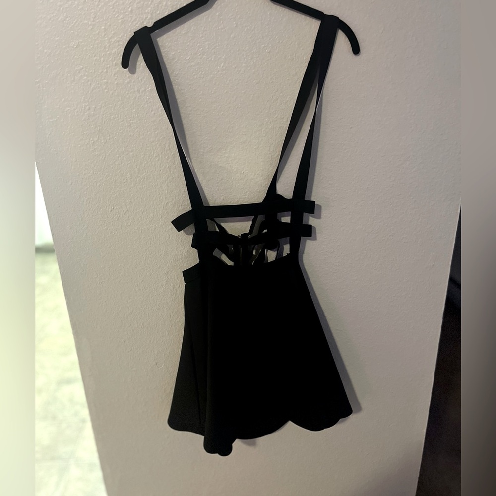 Suspender skirl.